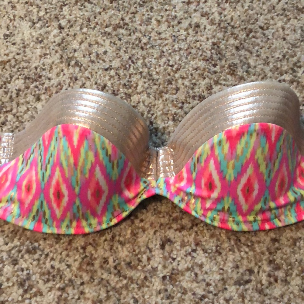 Bathing Suit Top; Size M